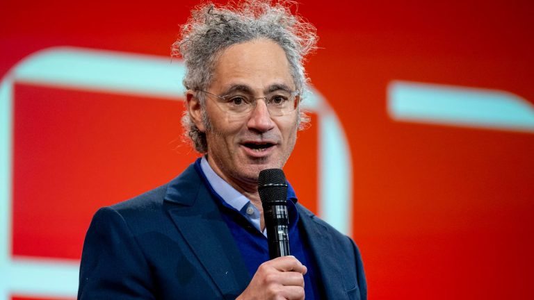 108115846-1741901334944-gettyimages-2204343747-PALANTIR_AIPCON.jpeg
