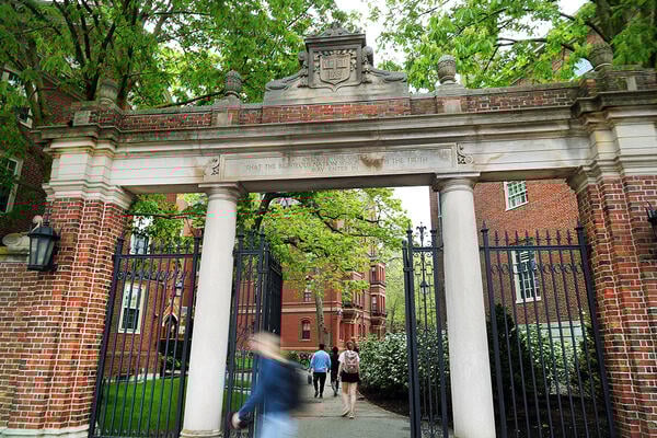 Harvard_University_GettyImages-2213143916_edit.jpg