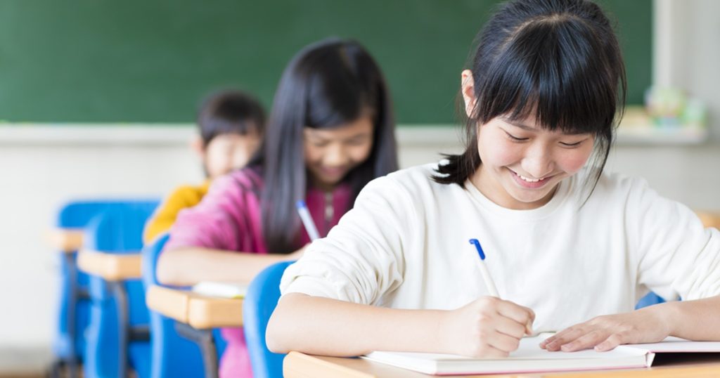 7th-grade-writing-prompts-classroom.jpg